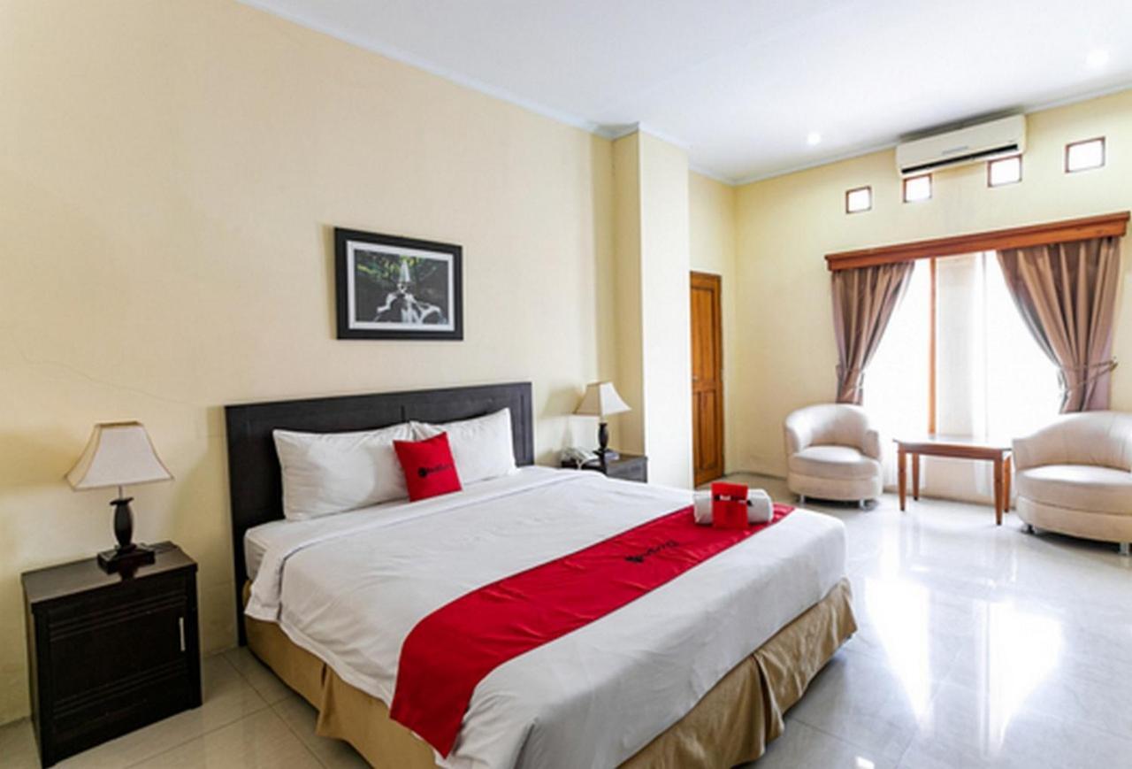 Reddoorz Plus Near Alun Alun Karanganyar Solo Εξωτερικό φωτογραφία