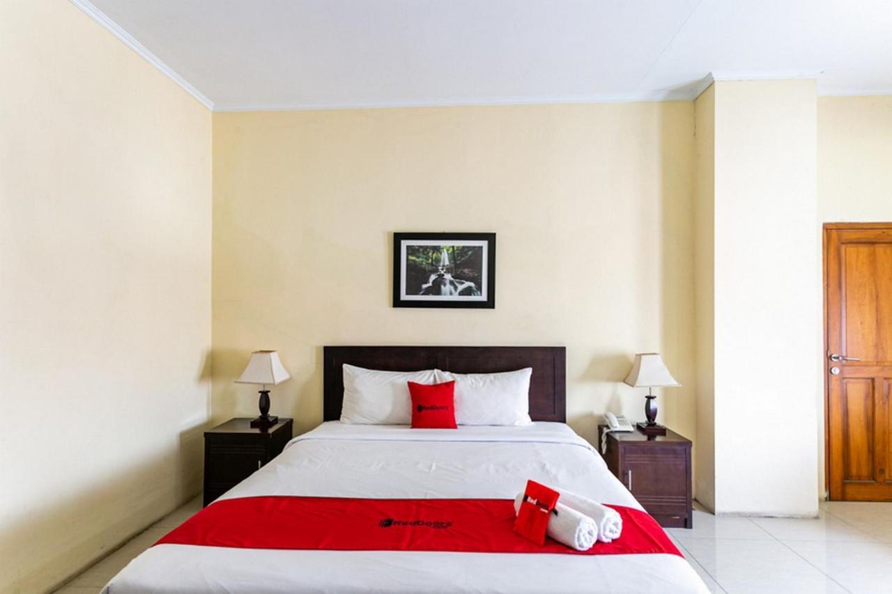 Reddoorz Plus Near Alun Alun Karanganyar Solo Εξωτερικό φωτογραφία
